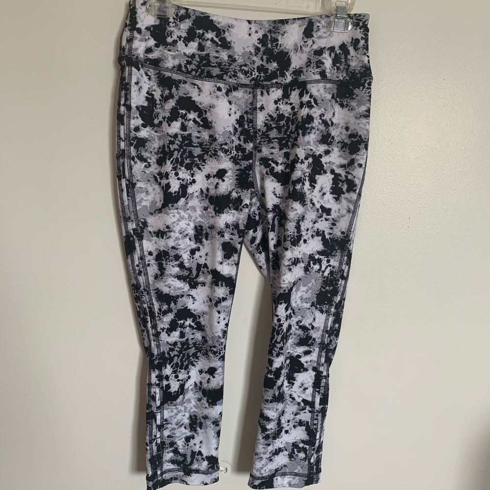 Black & White Cropped Leggings
